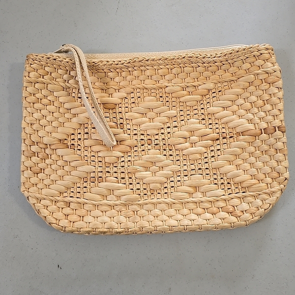 Hand Crafted Beige Woven Tote - Picture 2 of 8